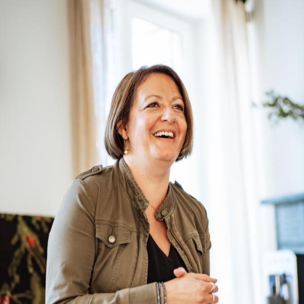 Viviane Thouret, consultante RH, qui rit